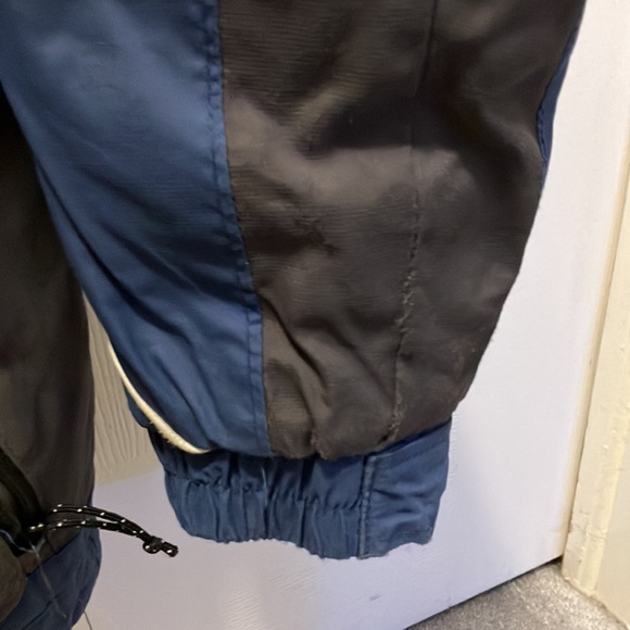 Columbia Sportswear Boy’s Winter Jacket. Youth 10-12 - Picture 5 of 8